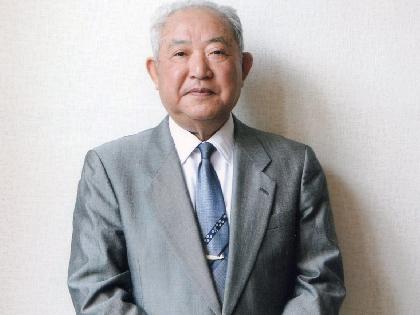 毎月俳句の定例会を開き俳誌を発行するとともに、町の盆踊りを盛り上げようと、全国に盆踊り俳句の応募を呼びかけ、俳句燈籠の作製を行っている人がいます。