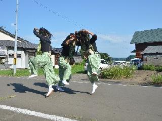 躍動感あふれる獅子踊り