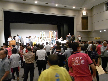 地域活性化のために活動している人たちが集まる「あきた元気ムラ大交流会」が開催されました。伝統行事の存続や若者の力の生かし方について学んだり、特産品を紹介し合って交流を深めたりしていました。