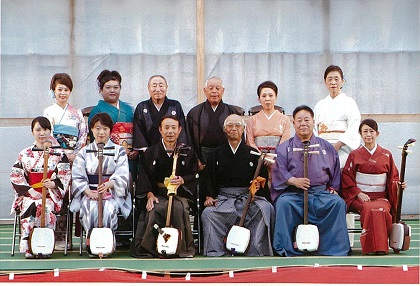 ドンパン祭りを演奏と唄で盛り上げている人たちがいます。「地域の多くの人から支えられて育ててもらいました。これからもドンパン祭りなどを通じて地域に恩返しをしていきたいです」と話しています。