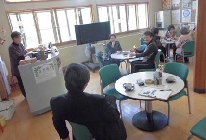 ９年間、尾去沢市民センターでコーヒーやお茶を飲みながら、ゆったりとおしゃべりができるサロンを開催して、高齢者の社交場を作っている人々がいます。